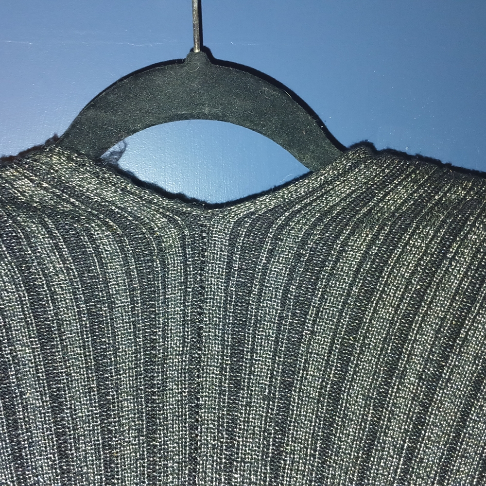 Vintage 90's Elegant Metallic V-Neck Sweater with Bold Accents - Picture 11 of 14
